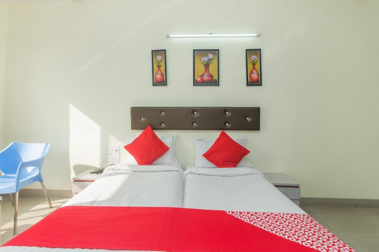 Flagship 4387 Hotel Theem Plaaza Nashik Dış mekan fotoğraf